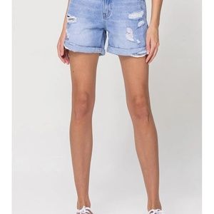 Vervet  Distressed Boyfriend Shorts W Cuffs